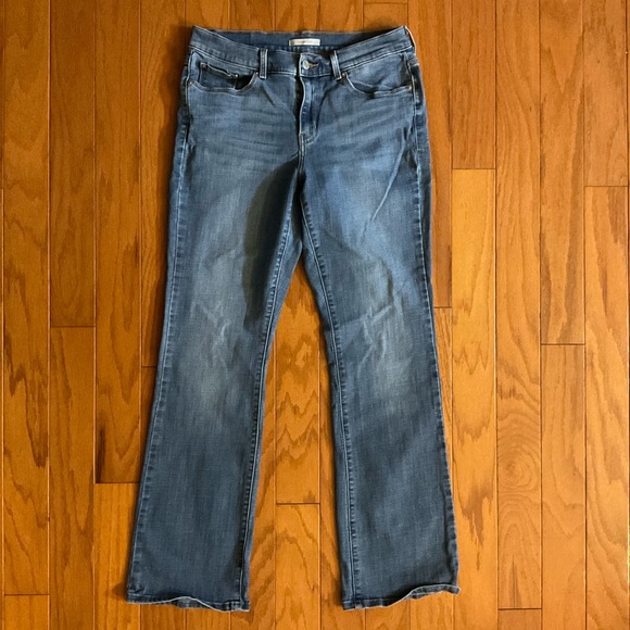 Levi’s’ Classic Boot Cut Zipper🪰Jeans! - Picture 3 of 13
